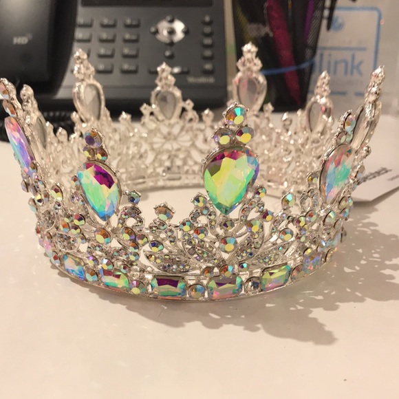 Crystal Teardrop Crown - Picture 2 of 2